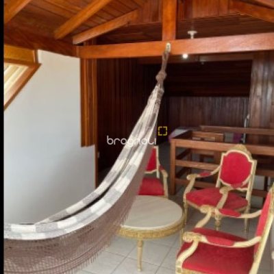 Casa com 370m², 3 quartos (sendo 2 suítes), 3 garagens, no bairro Campeche em Florianópolis