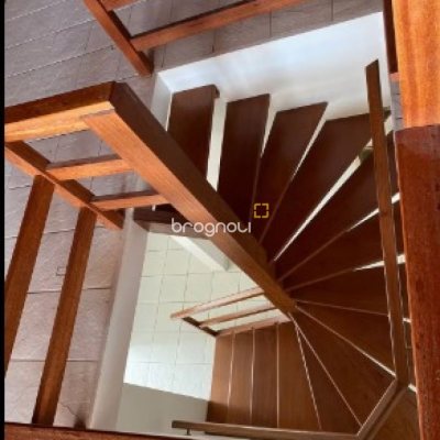 Casa com 370m², 3 quartos (sendo 2 suítes), 3 garagens, no bairro Campeche em Florianópolis