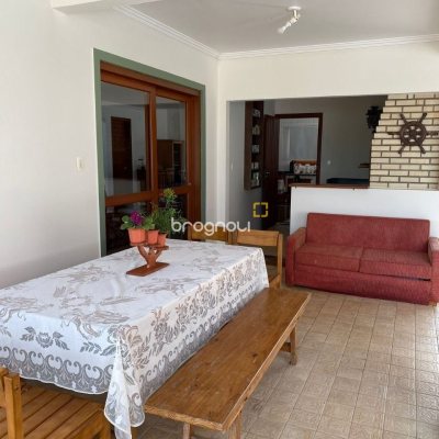 Casa com 370m², 3 quartos (sendo 2 suítes), 3 garagens, no bairro Campeche em Florianópolis