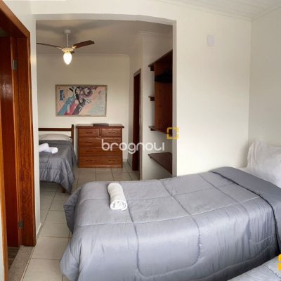 Casa com 370m², 3 quartos (sendo 2 suítes), 3 garagens, no bairro Campeche em Florianópolis