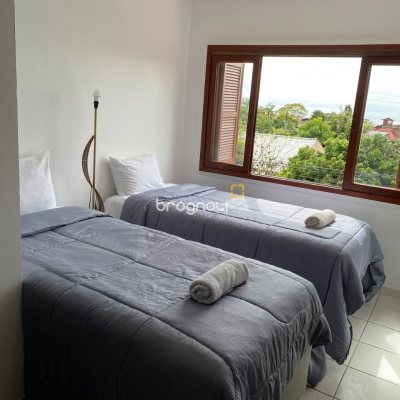 Casa com 370m², 3 quartos (sendo 2 suítes), 3 garagens, no bairro Campeche em Florianópolis