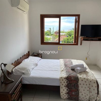 Casa com 370m², 3 quartos (sendo 2 suítes), 3 garagens, no bairro Campeche em Florianópolis