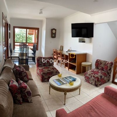 Casa com 370m², 3 quartos (sendo 2 suítes), 3 garagens, no bairro Campeche em Florianópolis
