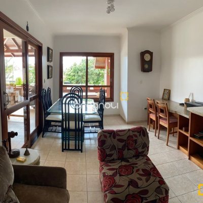 Casa com 370m², 3 quartos (sendo 2 suítes), 3 garagens, no bairro Campeche em Florianópolis