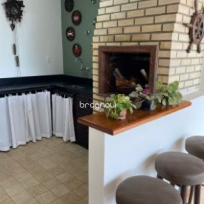 Casa com 370m², 3 quartos (sendo 2 suítes), 3 garagens, no bairro Campeche em Florianópolis