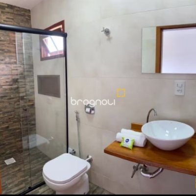 Casa com 370m², 3 quartos (sendo 2 suítes), 3 garagens, no bairro Campeche em Florianópolis