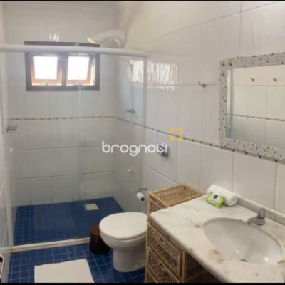Casa com 370m², 3 quartos (sendo 2 suítes), 3 garagens, no bairro Campeche em Florianópolis