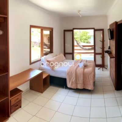 Casa com 370m², 3 quartos (sendo 2 suítes), 3 garagens, no bairro Campeche em Florianópolis
