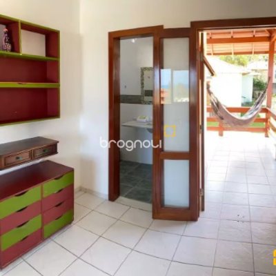 Casa com 370m², 3 quartos (sendo 2 suítes), 3 garagens, no bairro Campeche em Florianópolis