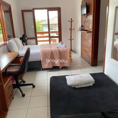 Casa com 370m², 3 quartos (sendo 2 suítes), 3 garagens, no bairro Campeche em Florianópolis