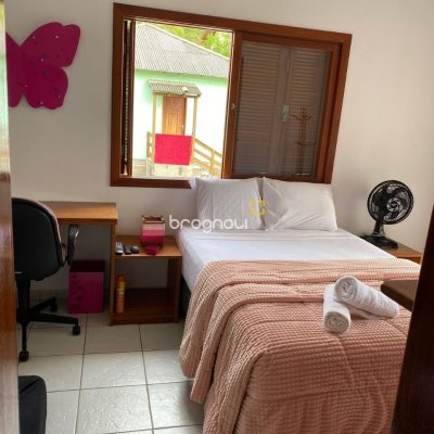 Casa com 370m², 3 quartos (sendo 2 suítes), 3 garagens, no bairro Campeche em Florianópolis