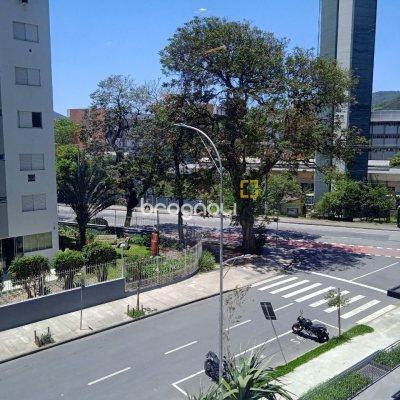 Apartamento com 52m², 1 quarto, 1 garagem, no bairro Trindade em Florianópolis