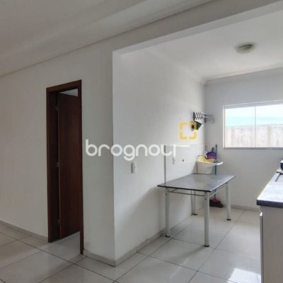 Apartamento com 68m², 3 quartos (sendo 1 suíte), 1 garagem, no bairro São João do Rio Vermelho em Florianópolis