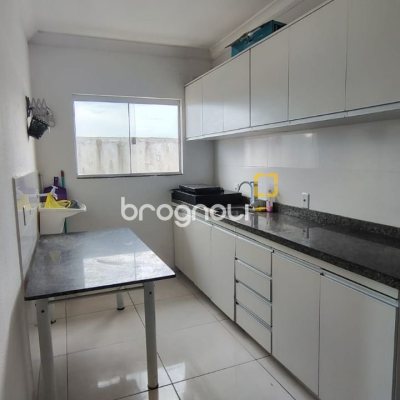 Apartamento com 68m², 3 quartos (sendo 1 suíte), 1 garagem, no bairro São João do Rio Vermelho em Florianópolis