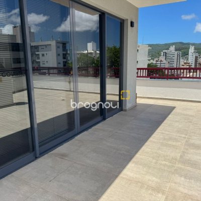 Studio com 32m², 1 quarto (sendo 1 suíte), 1 garagem, no bairro Trindade em Florianópolis
