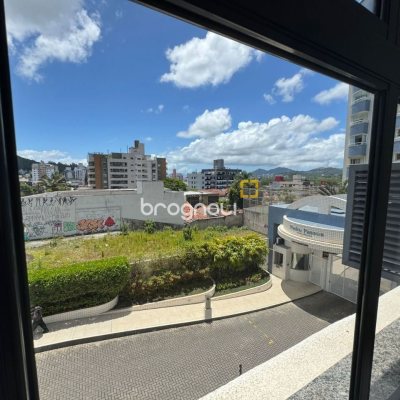 Studio com 32m², 1 quarto (sendo 1 suíte), 1 garagem, no bairro Trindade em Florianópolis