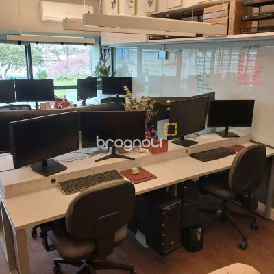 Sala com 63m², 2 garagens, no bairro Centro em Florianópolis