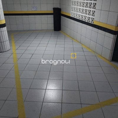 Sala com 63m², 2 garagens, no bairro Centro em Florianópolis