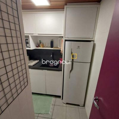 Sala com 63m², 2 garagens, no bairro Centro em Florianópolis