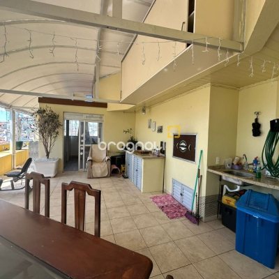 Cobertura com 183m², 3 quartos (sendo 1 suíte), 10 garagens, no bairro Capoeiras em Florianópolis