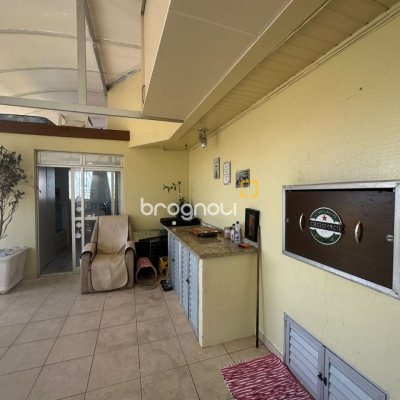 Cobertura com 183m², 3 quartos (sendo 1 suíte), 10 garagens, no bairro Capoeiras em Florianópolis