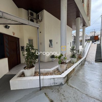 Cobertura com 183m², 3 quartos (sendo 1 suíte), 10 garagens, no bairro Capoeiras em Florianópolis