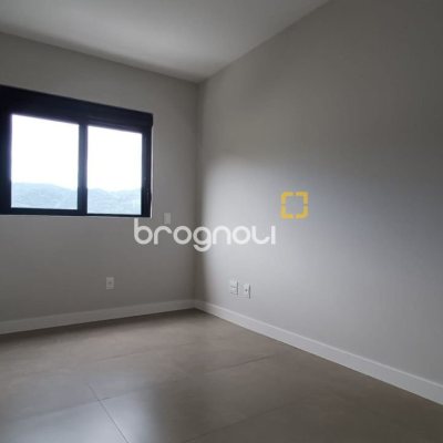 Apartamento com 94m², 3 quartos (sendo 1 suíte), 2 garagens, no bairro Monte Verde em Florianópolis