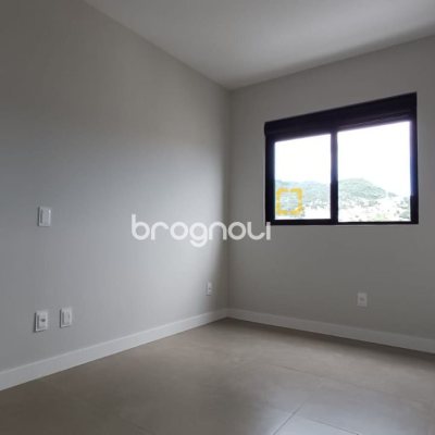 Apartamento com 94m², 3 quartos (sendo 1 suíte), 2 garagens, no bairro Monte Verde em Florianópolis