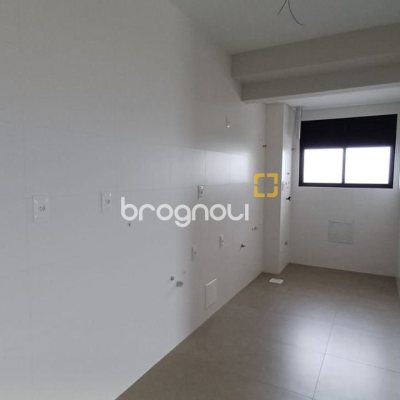 Apartamento com 94m², 3 quartos (sendo 1 suíte), 2 garagens, no bairro Monte Verde em Florianópolis