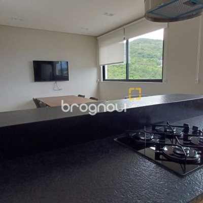 Apartamento com 94m², 3 quartos (sendo 1 suíte), 2 garagens, no bairro Monte Verde em Florianópolis