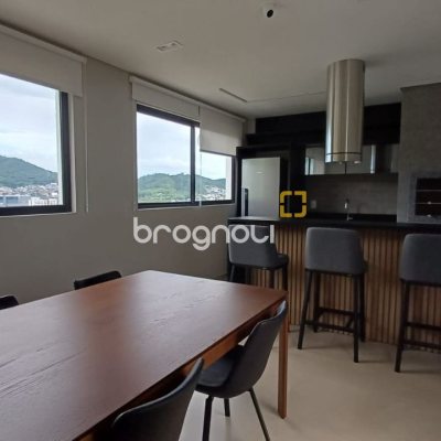 Apartamento com 94m², 3 quartos (sendo 1 suíte), 2 garagens, no bairro Monte Verde em Florianópolis