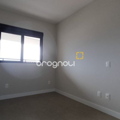 Apartamento com 94m², 3 quartos (sendo 1 suíte), 2 garagens, no bairro Monte Verde em Florianópolis