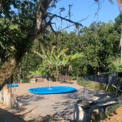 Sítio com 300m², 3 quartos, 1 garagem, no bairro Canasvieiras em Florianópolis