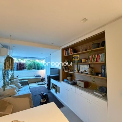 Apartamento com 95m², 2 quartos (sendo 1 suíte), 2 garagens, no bairro Pantanal em Florianópolis
