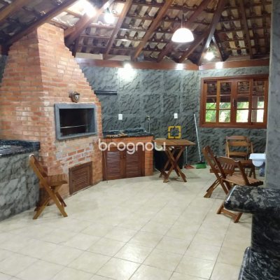 Apartamento com 95m², 2 quartos (sendo 1 suíte), 2 garagens, no bairro Pantanal em Florianópolis