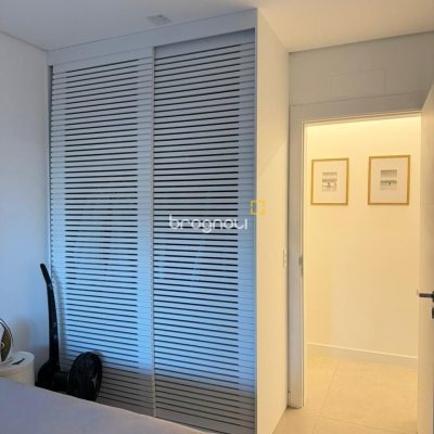 Apartamento com 95m², 2 quartos (sendo 1 suíte), 2 garagens, no bairro Pantanal em Florianópolis