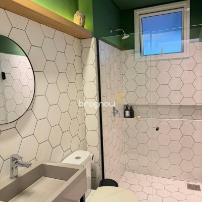 Apartamento com 95m², 2 quartos (sendo 1 suíte), 2 garagens, no bairro Pantanal em Florianópolis