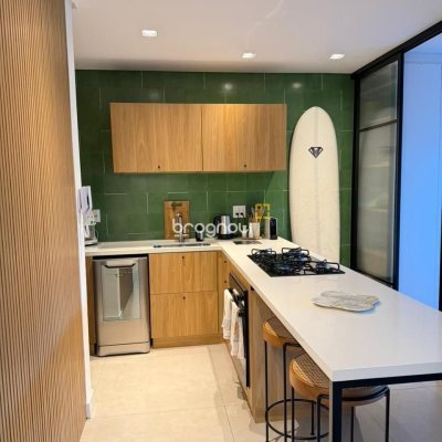 Apartamento com 95m², 2 quartos (sendo 1 suíte), 2 garagens, no bairro Pantanal em Florianópolis