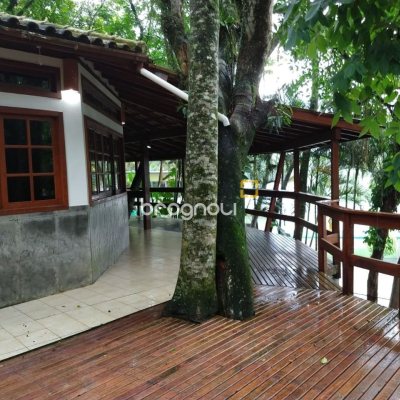 Apartamento com 95m², 2 quartos (sendo 1 suíte), 2 garagens, no bairro Pantanal em Florianópolis