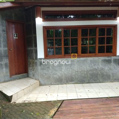 Apartamento com 95m², 2 quartos (sendo 1 suíte), 2 garagens, no bairro Pantanal em Florianópolis