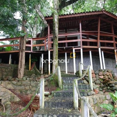 Apartamento com 95m², 2 quartos (sendo 1 suíte), 2 garagens, no bairro Pantanal em Florianópolis