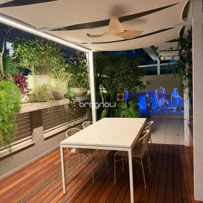 Apartamento com 95m², 2 quartos (sendo 1 suíte), 2 garagens, no bairro Pantanal em Florianópolis