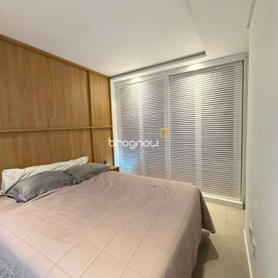 Apartamento com 95m², 2 quartos (sendo 1 suíte), 2 garagens, no bairro Pantanal em Florianópolis