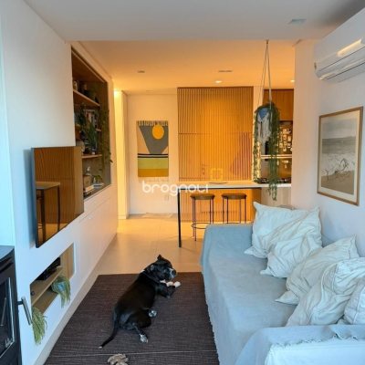 Apartamento com 95m², 2 quartos (sendo 1 suíte), 2 garagens, no bairro Pantanal em Florianópolis