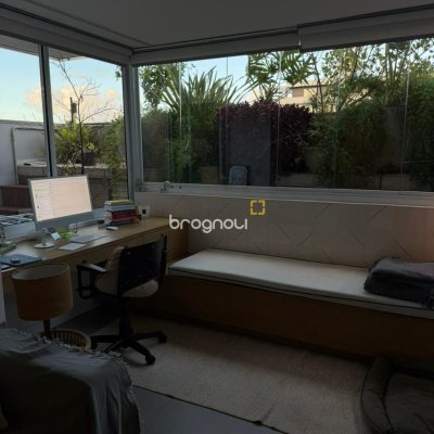 Apartamento com 95m², 2 quartos (sendo 1 suíte), 2 garagens, no bairro Pantanal em Florianópolis