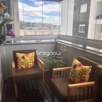 Apartamento com 85m², 2 quartos (sendo 1 suíte), 1 garagem, no bairro Kobrasol em São José