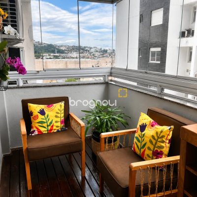 Apartamento com 85m², 2 quartos (sendo 1 suíte), 1 garagem, no bairro Kobrasol em São José