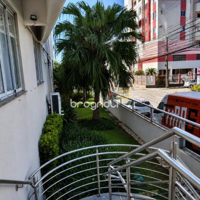 Apartamento com 85m², 2 quartos (sendo 1 suíte), 1 garagem, no bairro Kobrasol em São José