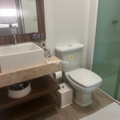 Apartamento com 85m², 2 quartos (sendo 1 suíte), 1 garagem, no bairro Kobrasol em São José