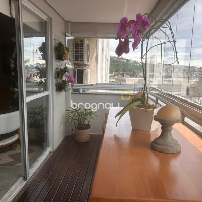 Apartamento com 85m², 2 quartos (sendo 1 suíte), 1 garagem, no bairro Kobrasol em São José
